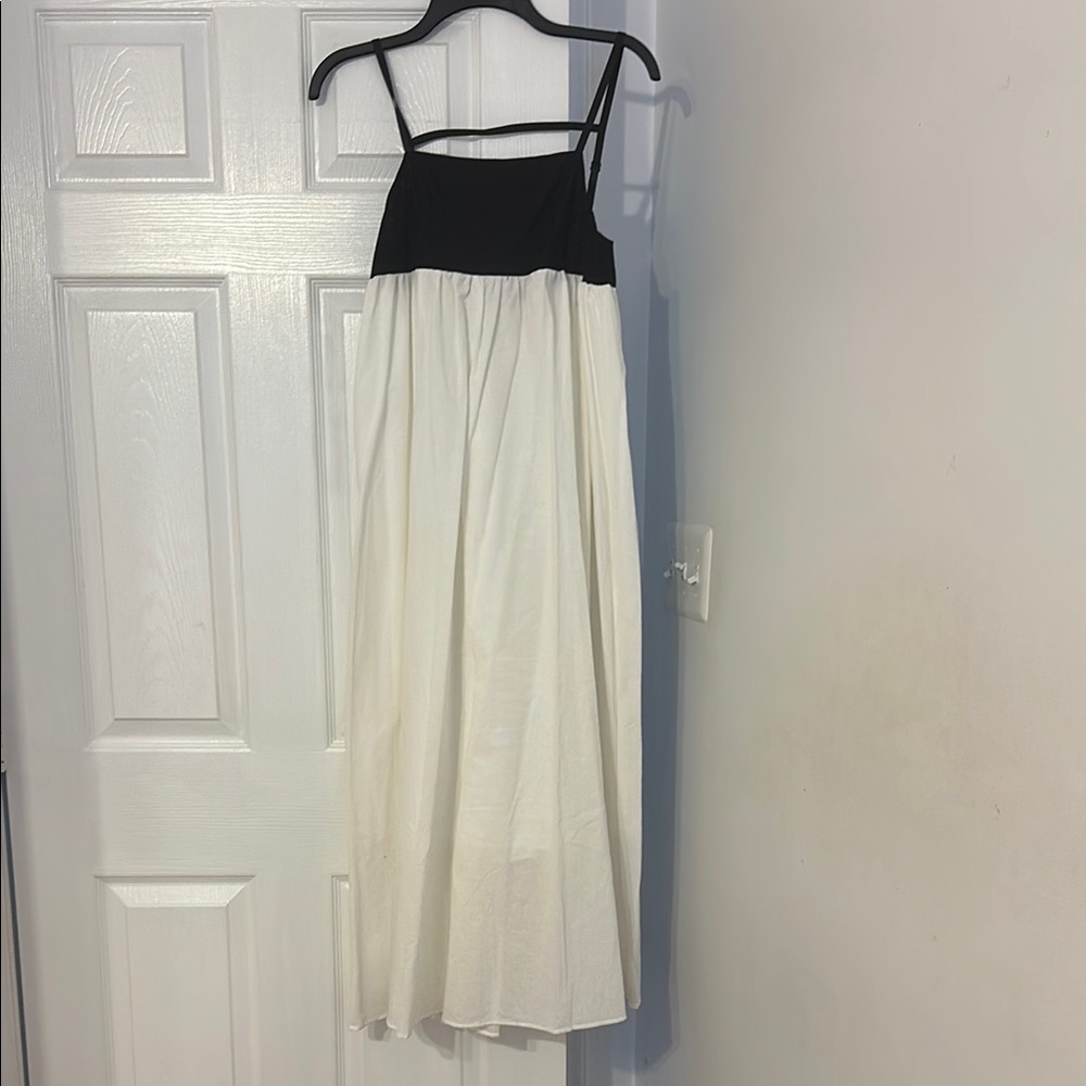 Elegant Black and White Maxi Dress